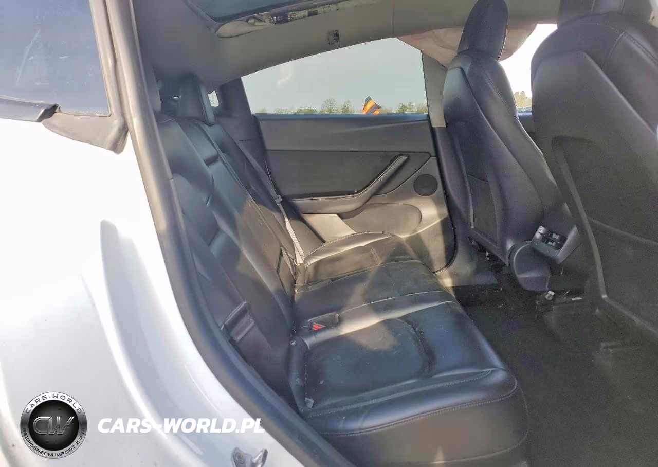 2022 Tesla Model Y VIN:7SAYGDEE0NF354168 - 10