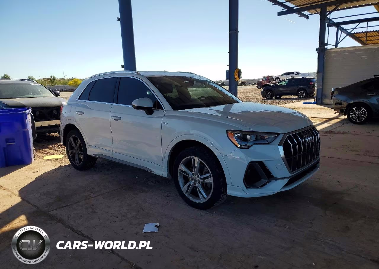 2020 Audi Q3 Premium S Line VIN:WA1DECF34L1097993 - 4