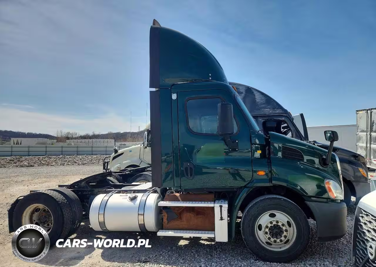 2016 Freightliner Cascadia 113 Semi Truck