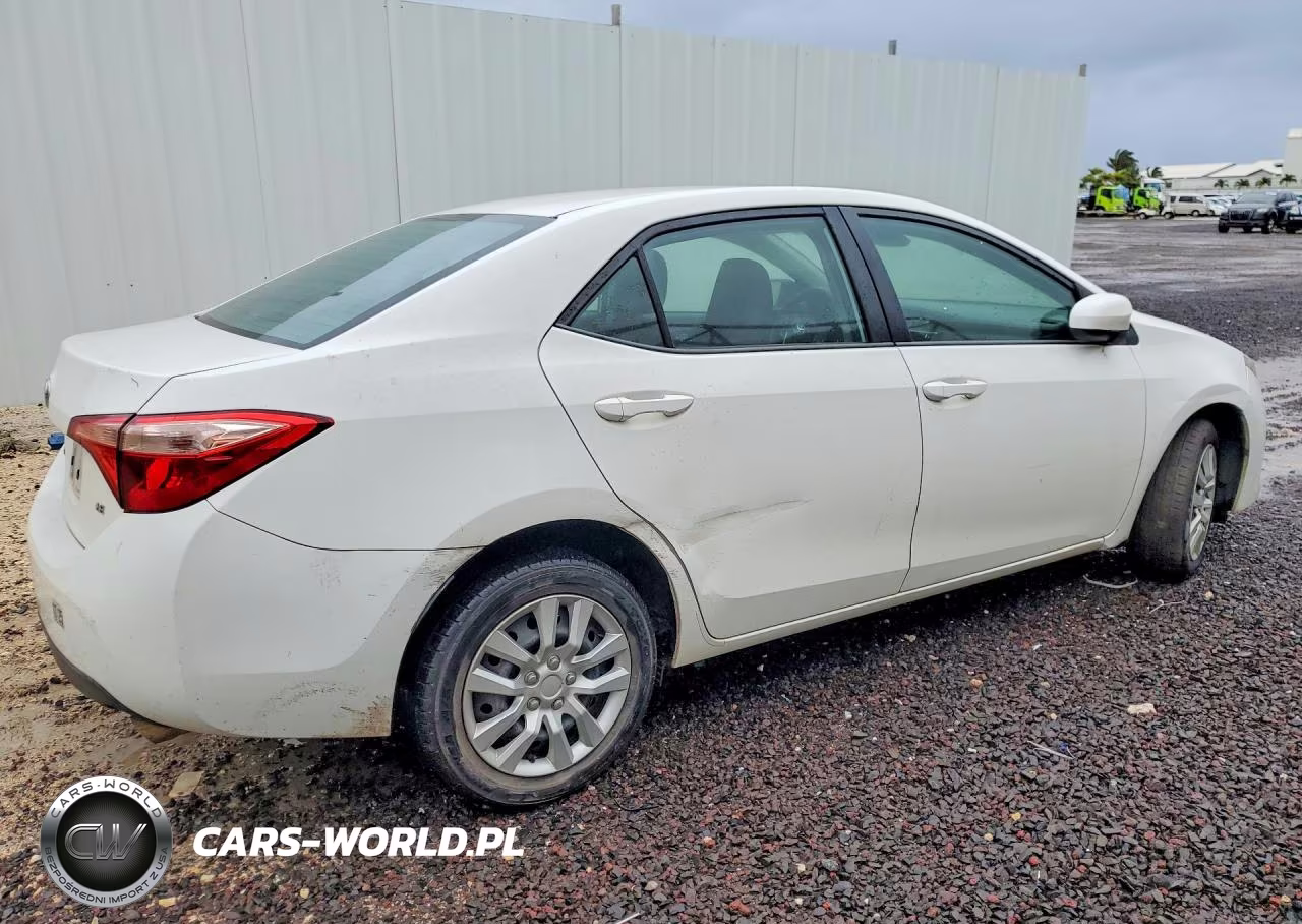 2018 Toyota Corolla L VIN:5YFBURHE8JP759407 - 3