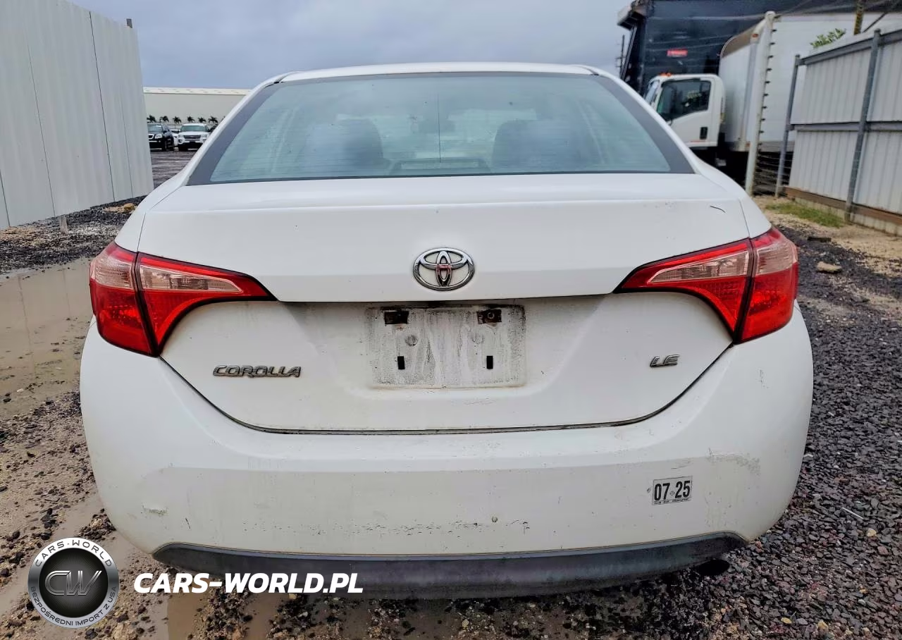2018 Toyota Corolla L VIN:5YFBURHE8JP759407 - 6