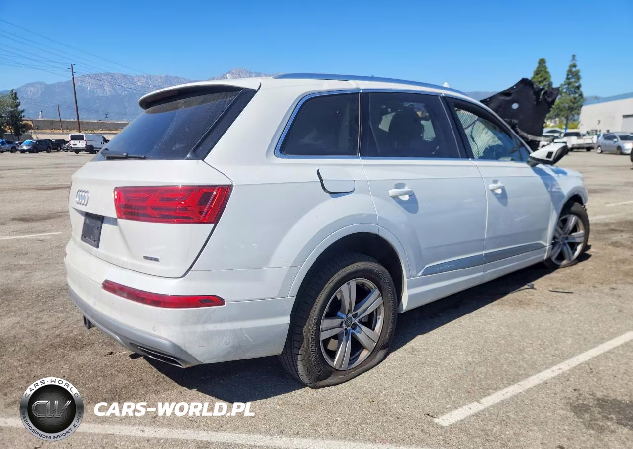 2018 Audi Q7 Premium Plus VIN:WA1LHAF72JD000974 - 3
