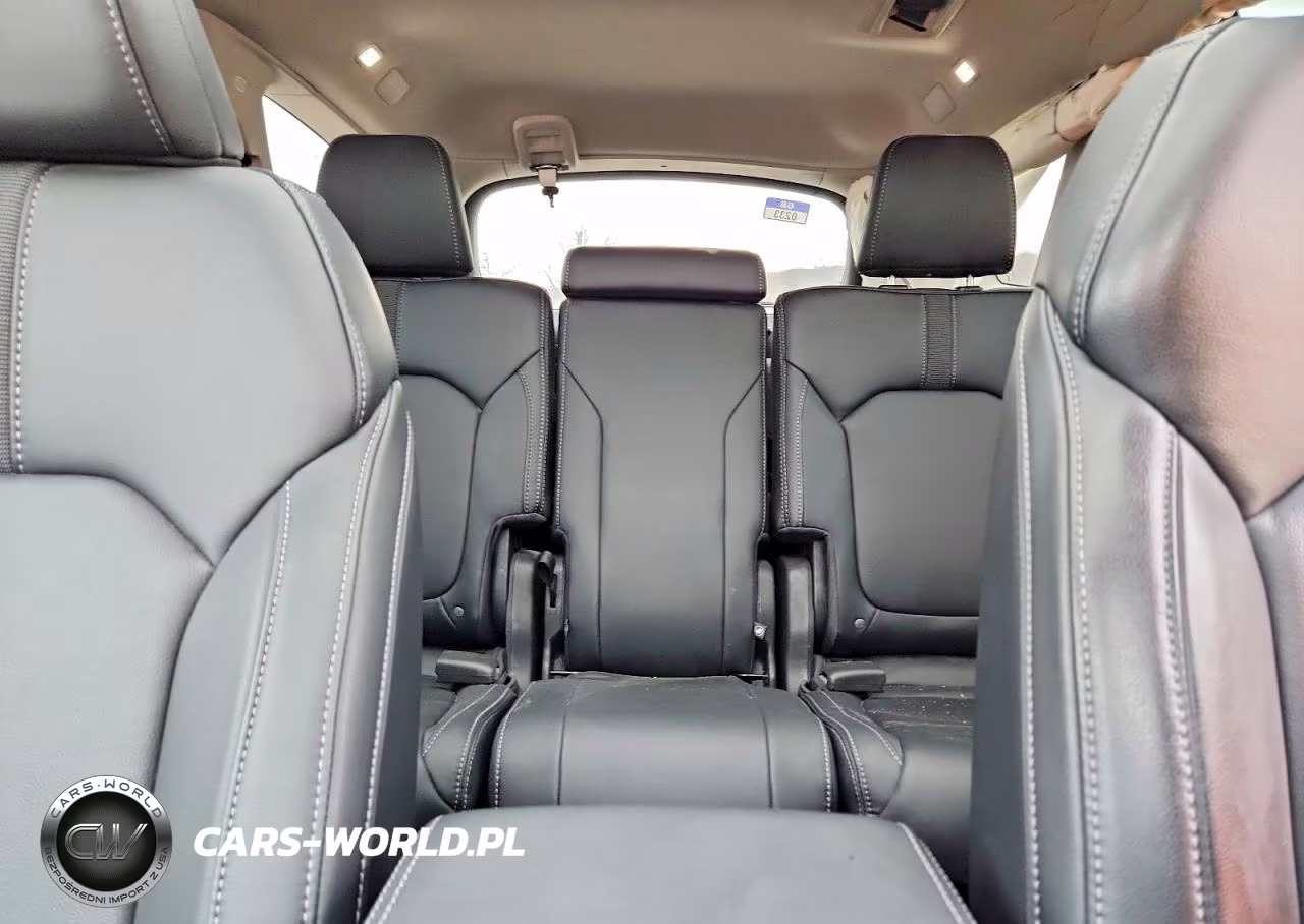 2023 Honda Pilot Touring VIN:5FNYG1H72PB056152 - 10