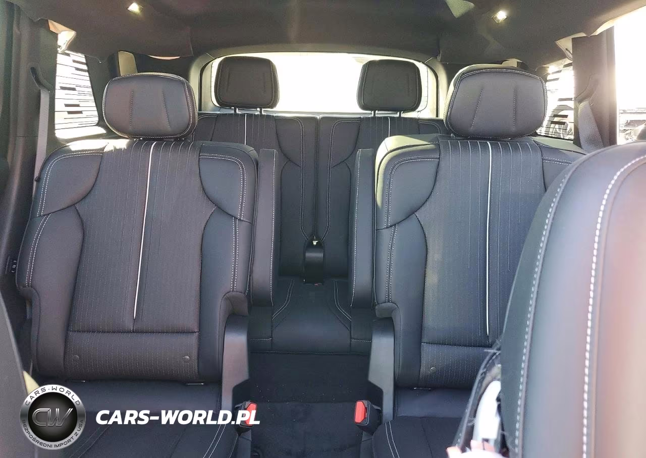 2026 Cadillac Vistiq Luxury VIN:1GYC3KML8TZ703943 - 10