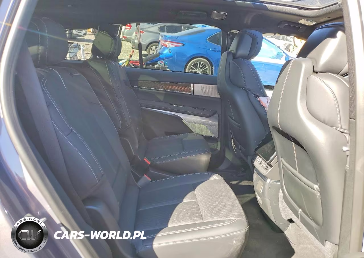 2026 Cadillac Vistiq Luxury VIN:1GYC3KML8TZ703943 - 11