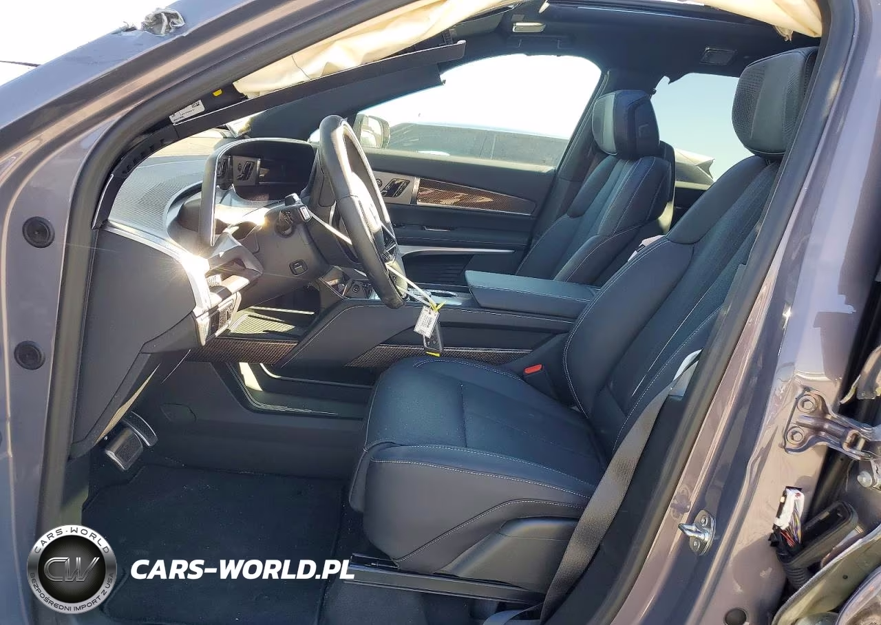 2026 Cadillac Vistiq Luxury VIN:1GYC3KML8TZ703943 - 7