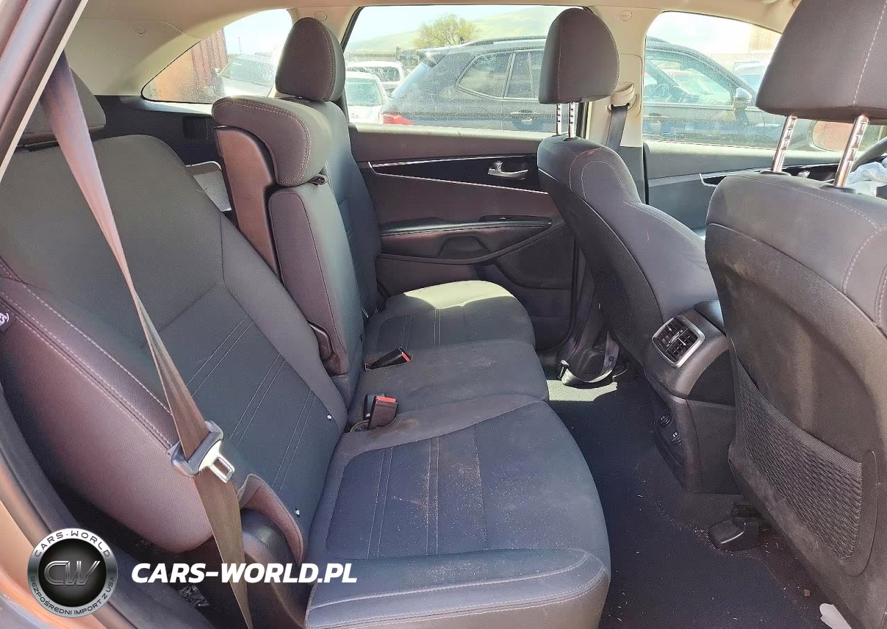 2019 Kia Sorento Lx VIN:5XYPG4A31KG500658 - 11