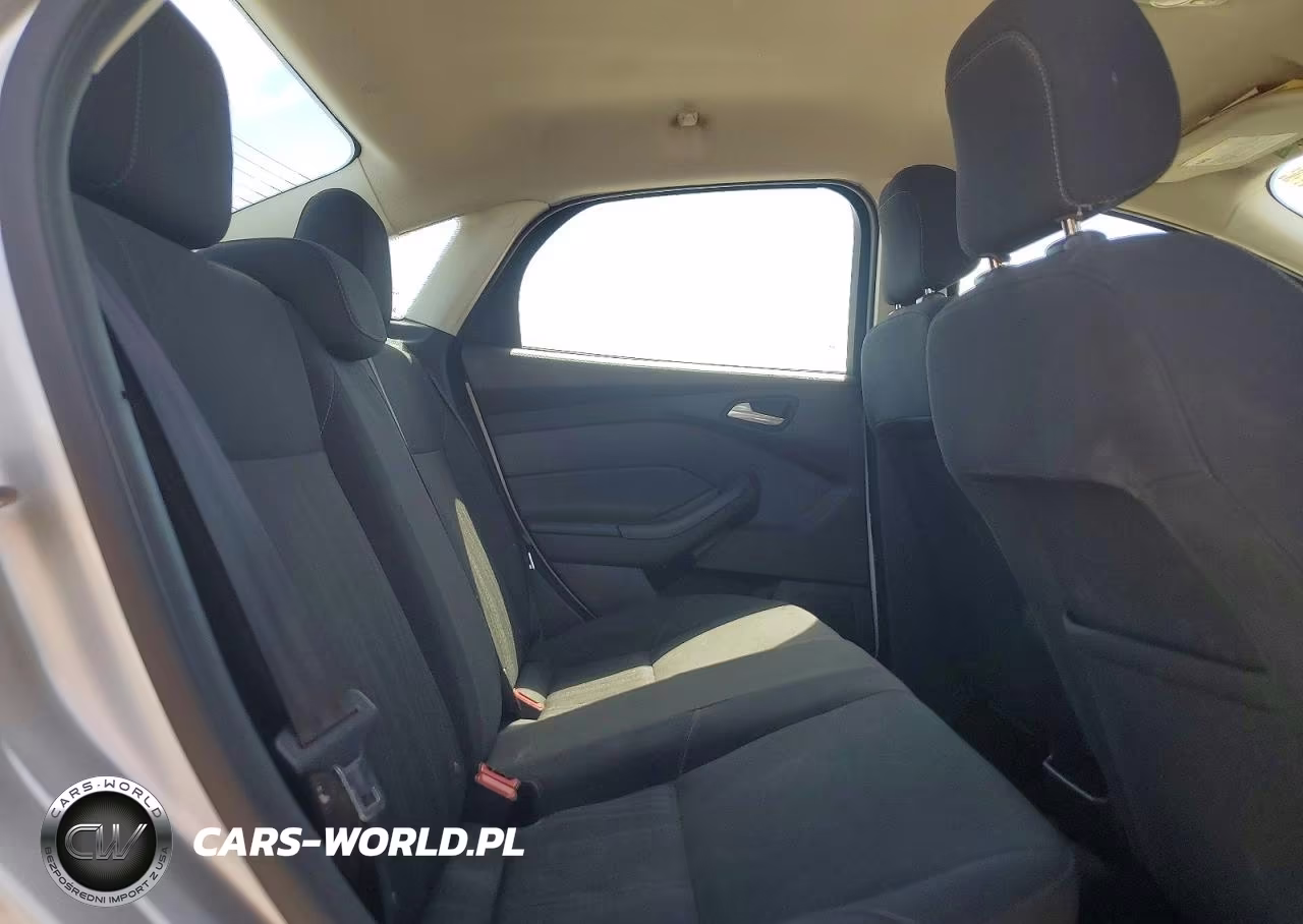 2018 Ford Focus Se VIN:1FADP3FE9JL303169 - 10