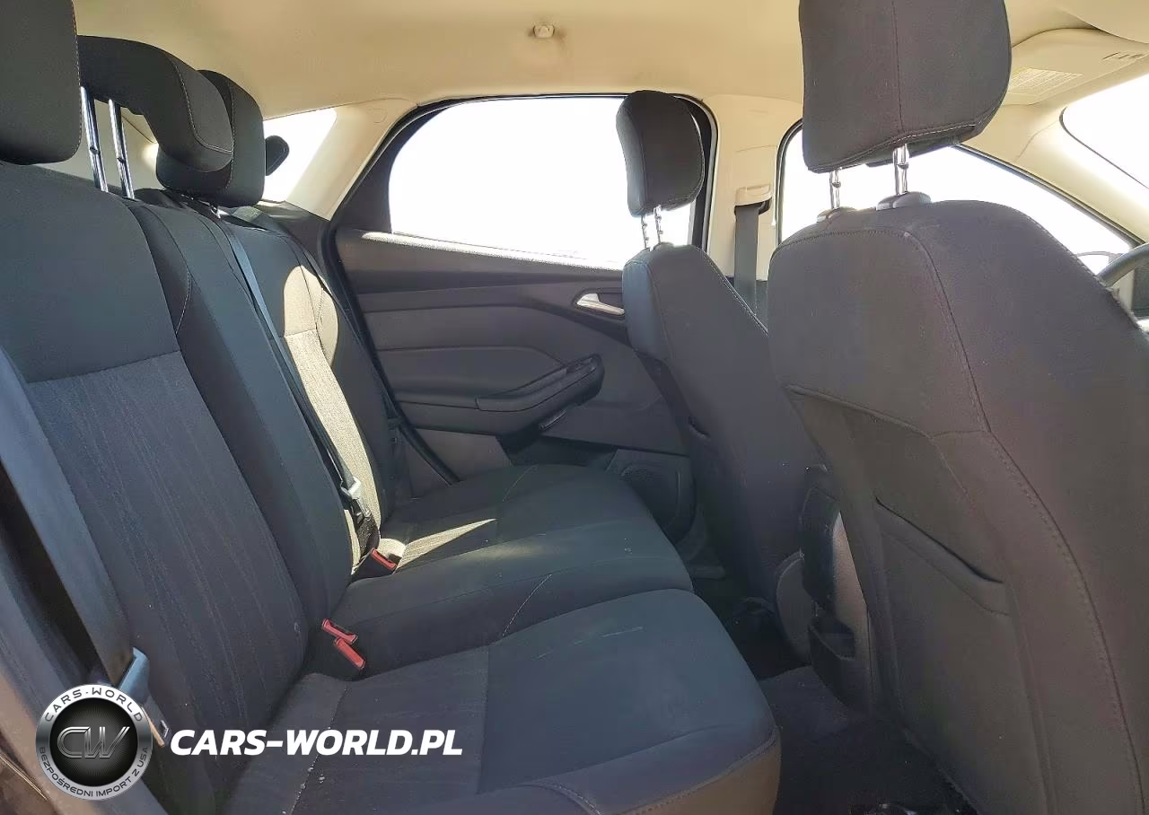 2016 Ford Focus Se VIN:1FADP3K24GL335712 - 10
