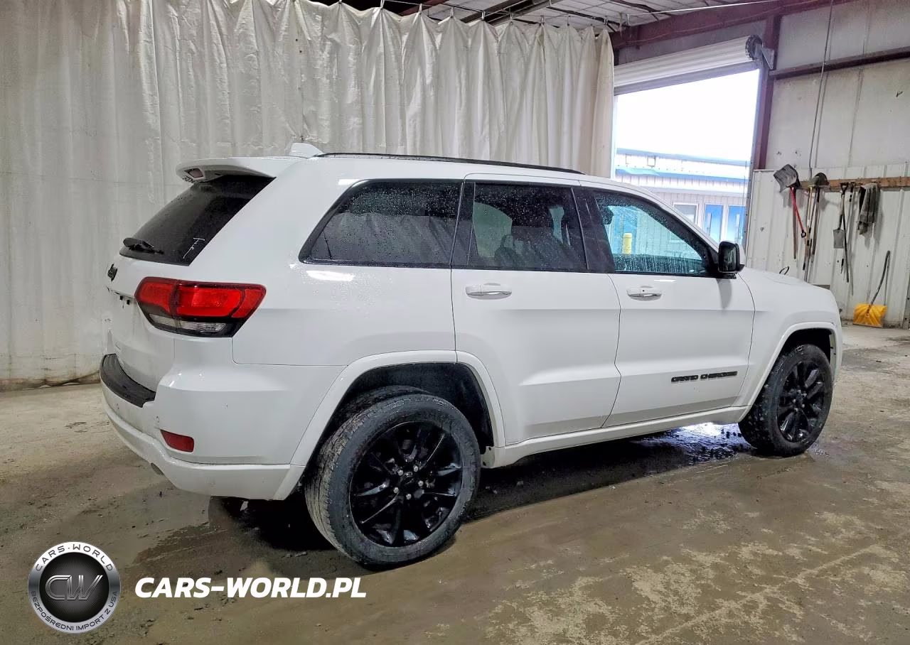 2018 Jeep Grand Cherokee Laredo VIN:1C4RJFAG4JC236413 - 3