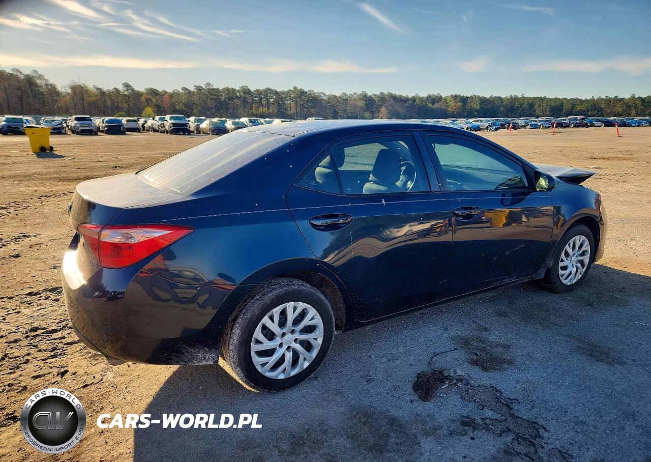 2017 Toyota Corolla Le VIN:5YFBURHE8HP732301 - 3