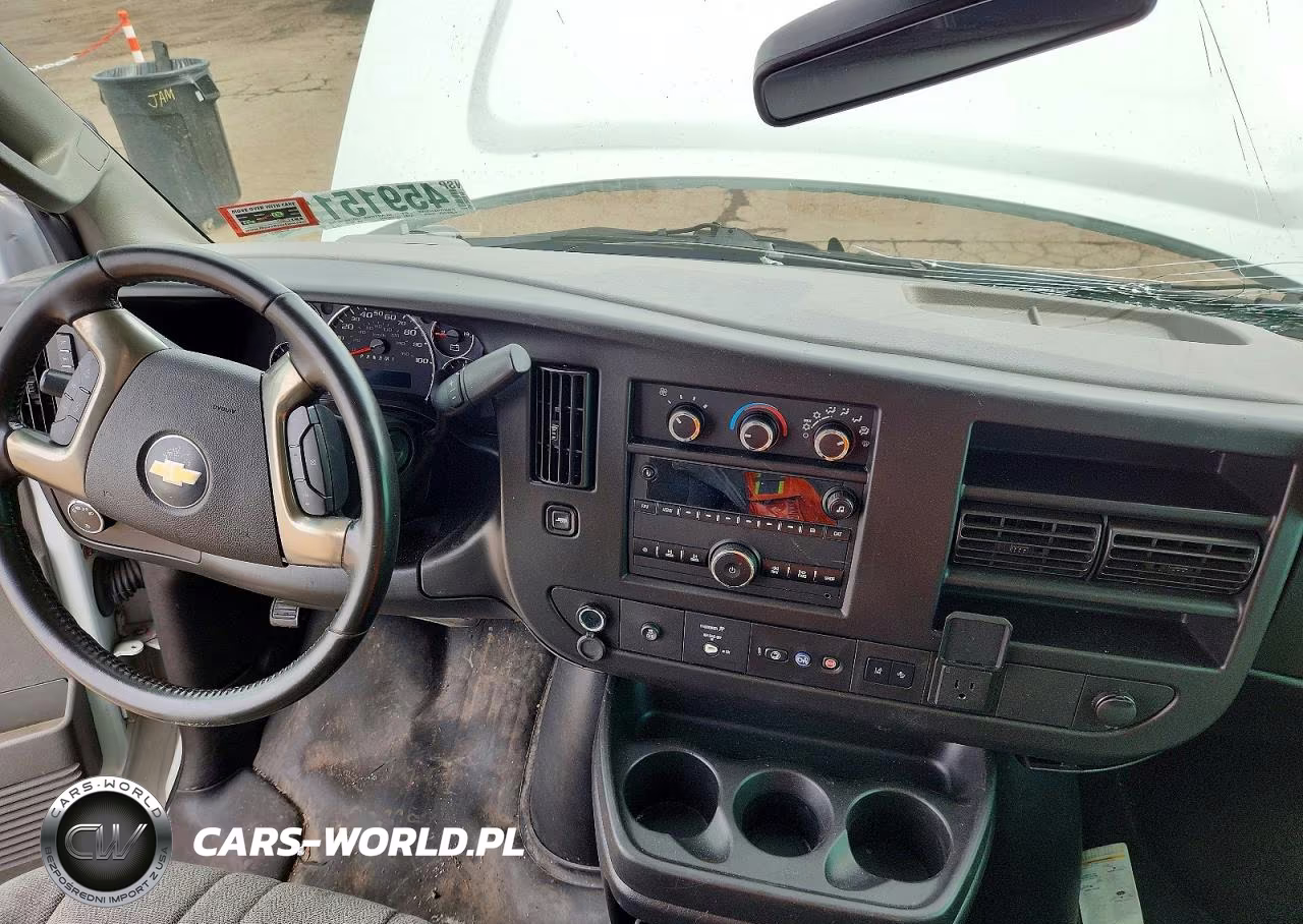 2019 Chevrolet Express G2500 VIN:1GCWGBFP9K1351220 - 8