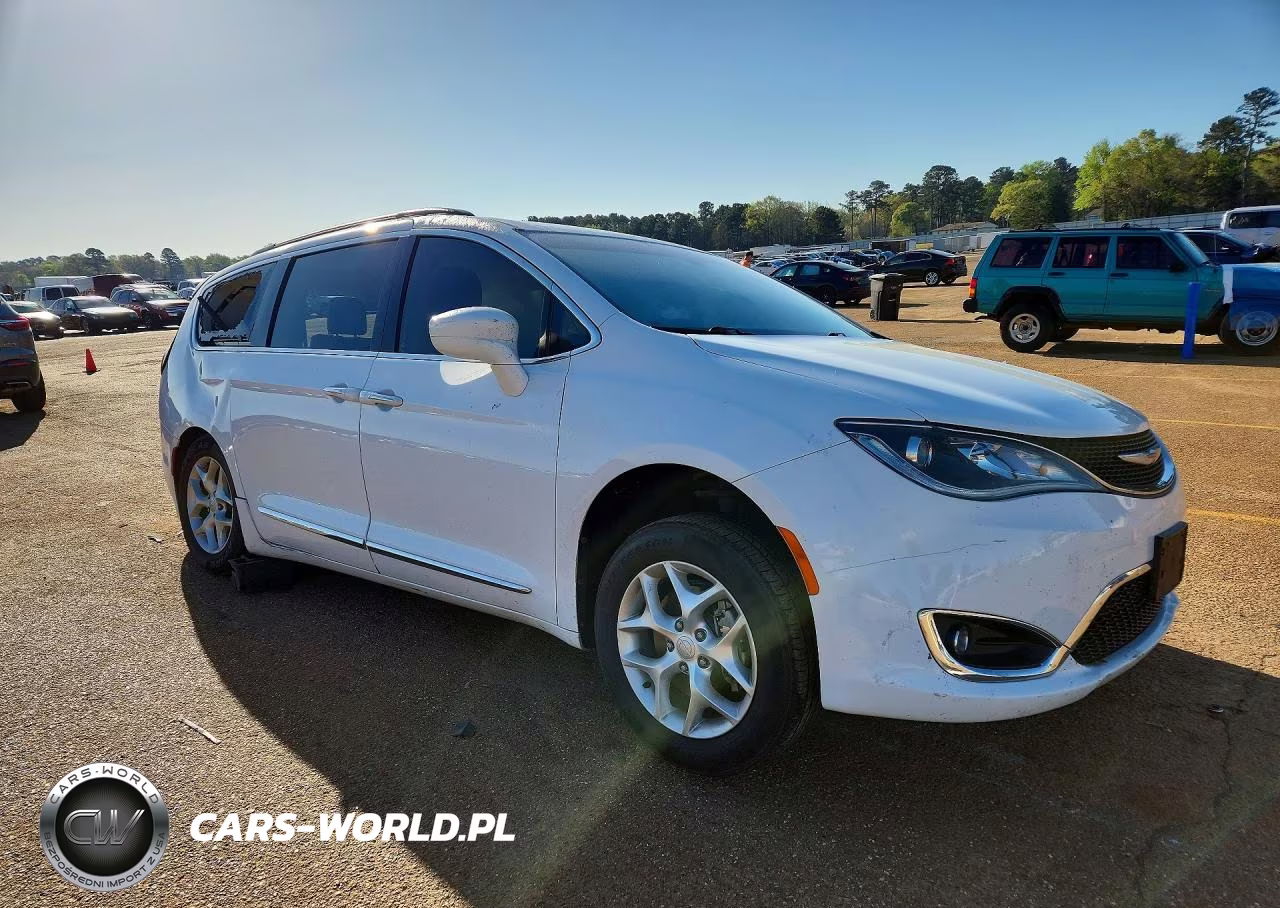 2017 Chrysler Pacifica Touring L VIN:2C4RC1BG5HR816220 - 4