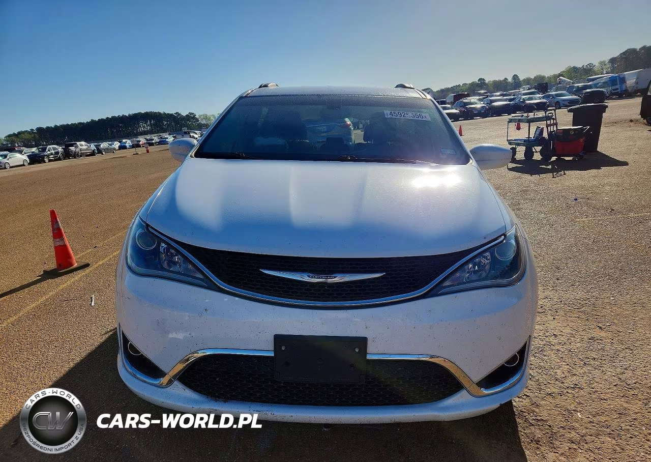 2017 Chrysler Pacifica Touring L VIN:2C4RC1BG5HR816220 - 5