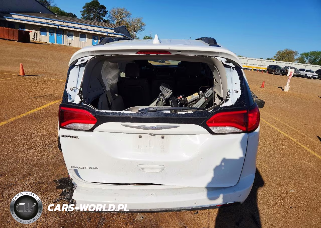 2017 Chrysler Pacifica Touring L VIN:2C4RC1BG5HR816220 - 6