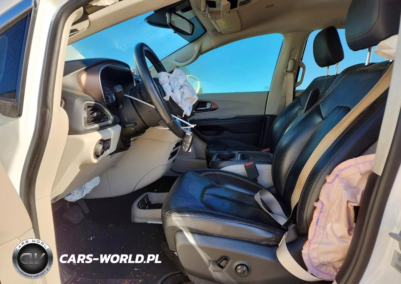 2017 Chrysler Pacifica Touring L VIN:2C4RC1BG5HR816220 - 7