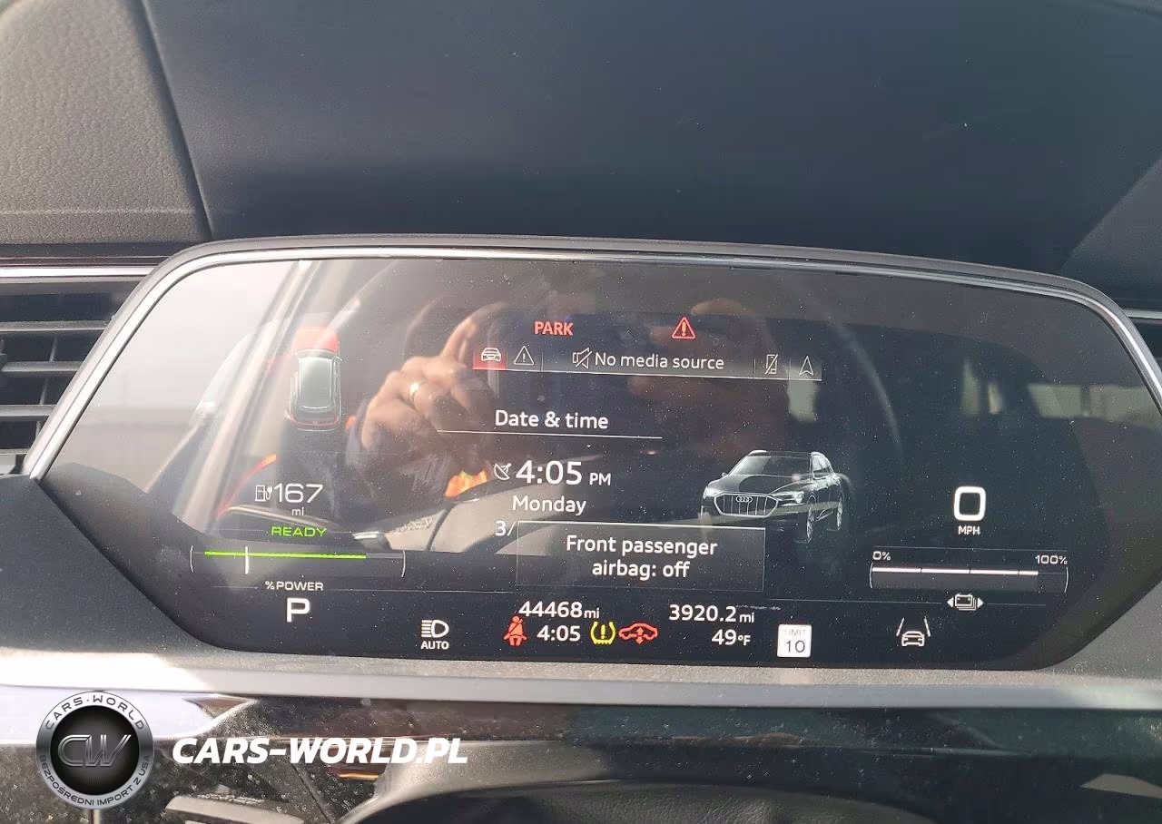 2022 Audi E-Tron Premium Plus VIN:WA1LAAGE7NB013299 - 9