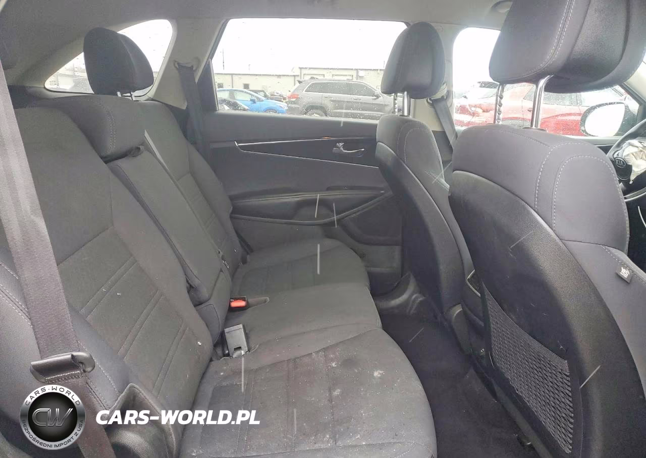 2016 Kia Sorento L VIN:5XYPG4A34GG144925 - 10