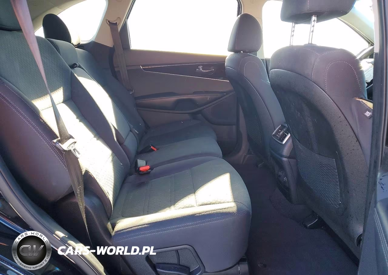 2019 Kia Sorento Lx VIN:5XYPG4A34KG558974 - 11