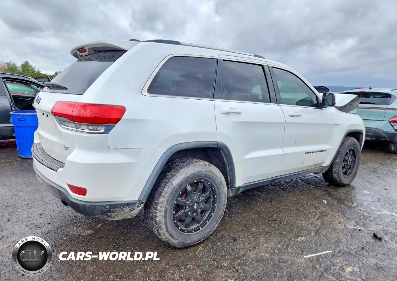 2015 Jeep Grand Cherokee Laredo VIN:1C4RJFAG7FC852856 - 3