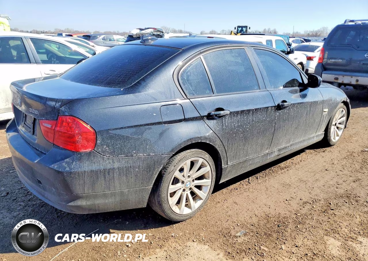 2011 BMW 328 Xi VIN:WBAPK7C58BF082274 - 3
