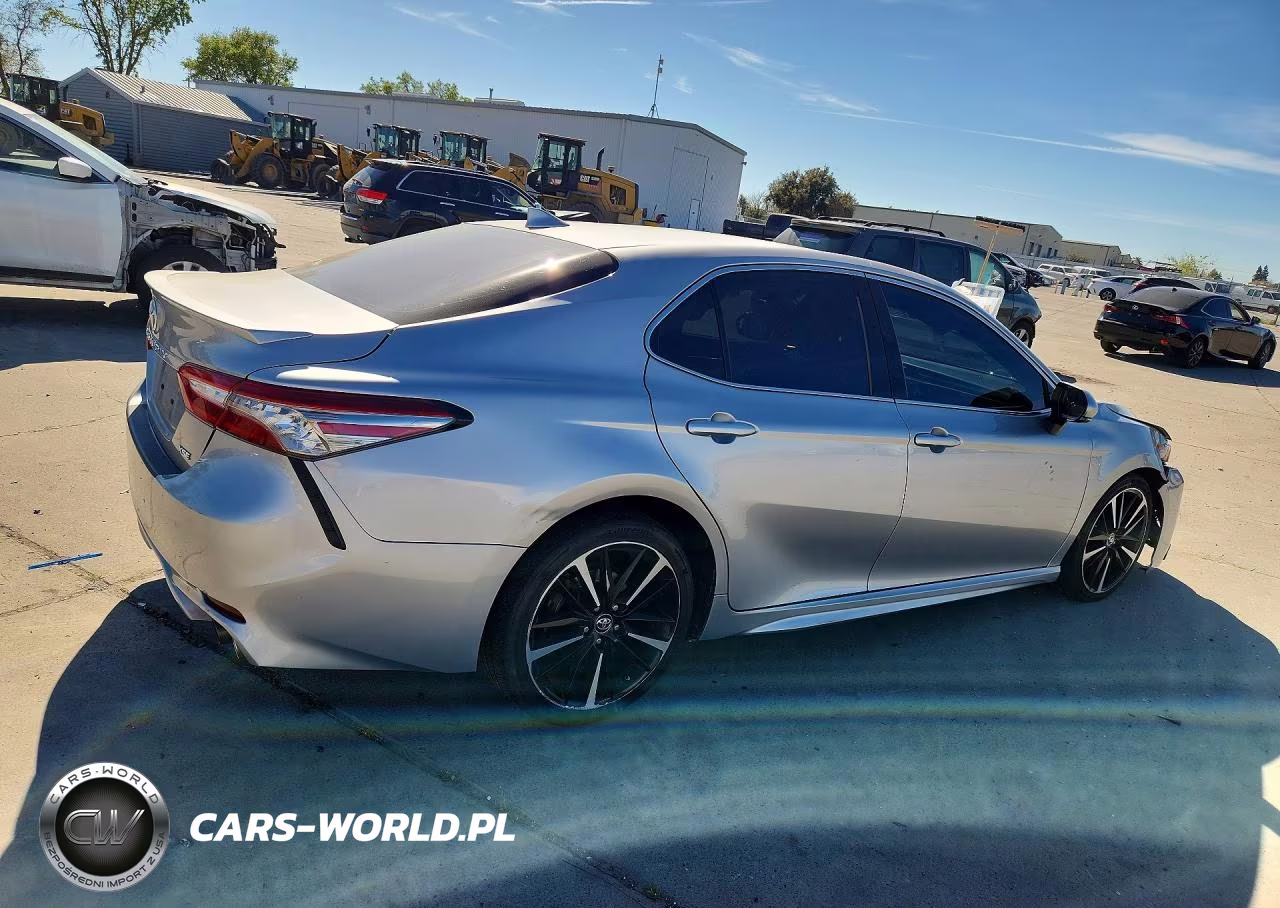 2019 Toyota Camry Xse VIN:4T1B61HK2KU814404 - 3