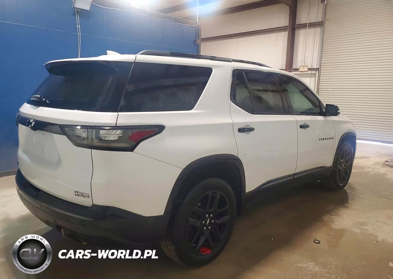 2021 Chevrolet Traverse Premier VIN:1GNERKKW6MJ103861 - 3