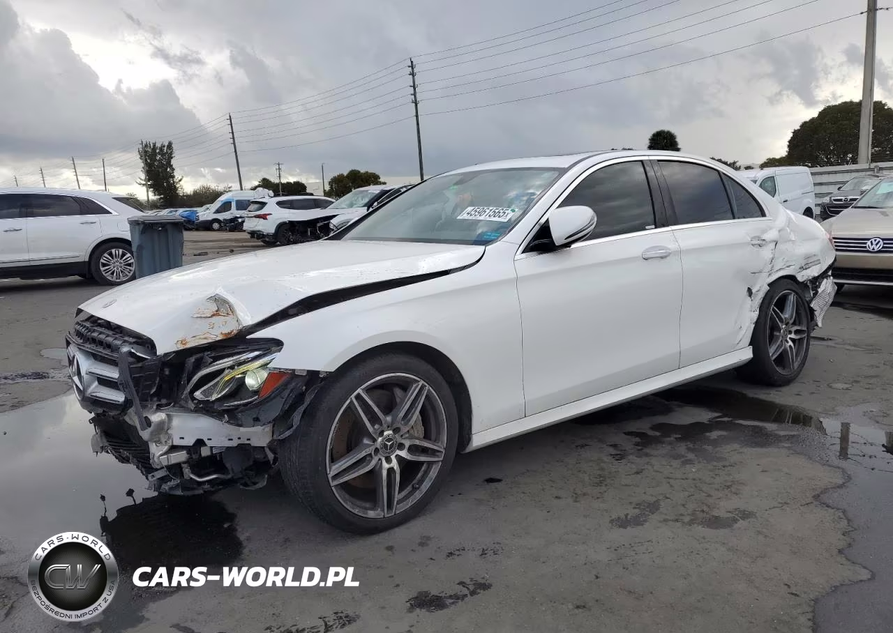 2017 Mercedes-Benz E 300 – zdjęcie 1 z 12