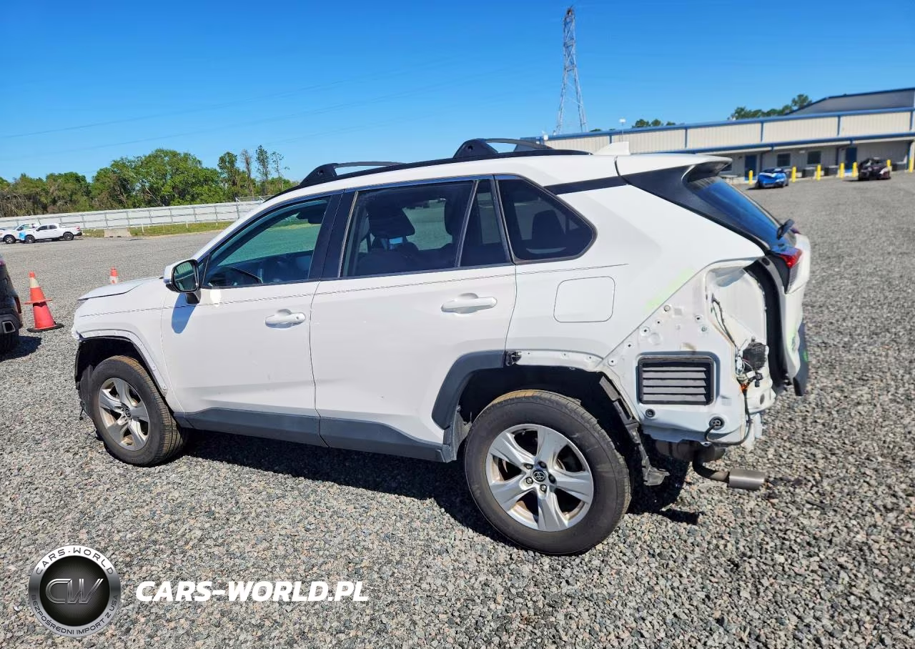 2021 Toyota Rav4 Xle VIN:2T3P1RFV1MW184952 - 2