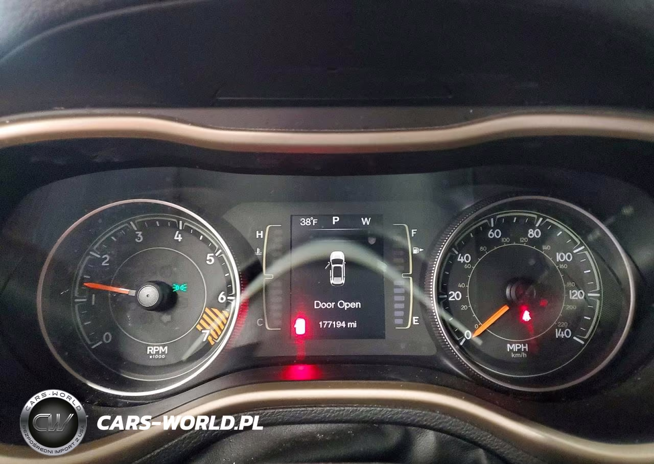 2015 Jeep Cherokee Sport VIN:1C4PJLAB6FW596749 - 9