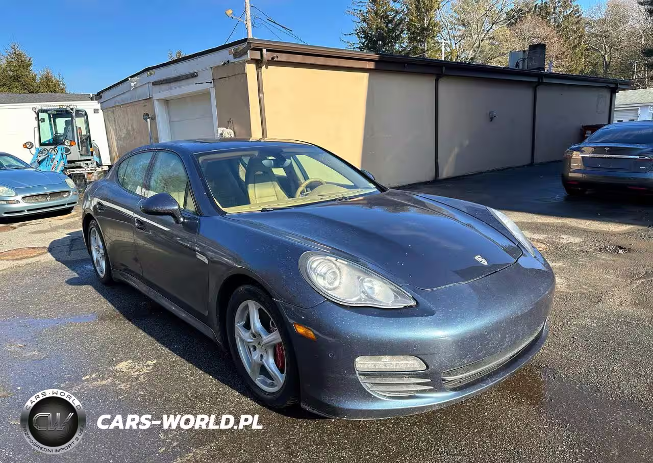 2013 Porsche Panamera 2
