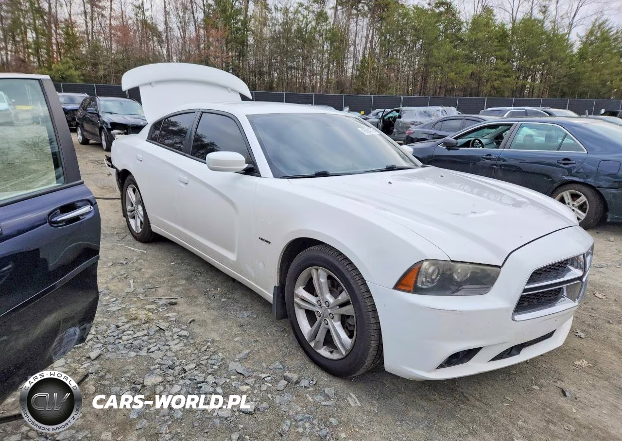 2011 Dodge Charger R VIN:2B3CM5CTXBH610900 - 4