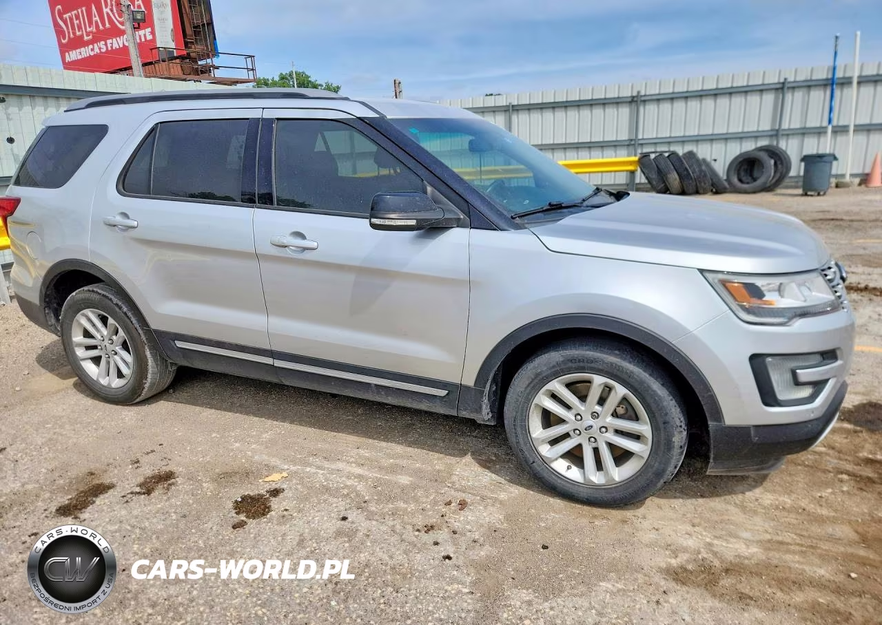2017 Ford Explorer Xlt VIN:1FM5K7D87HGB63221 - 4