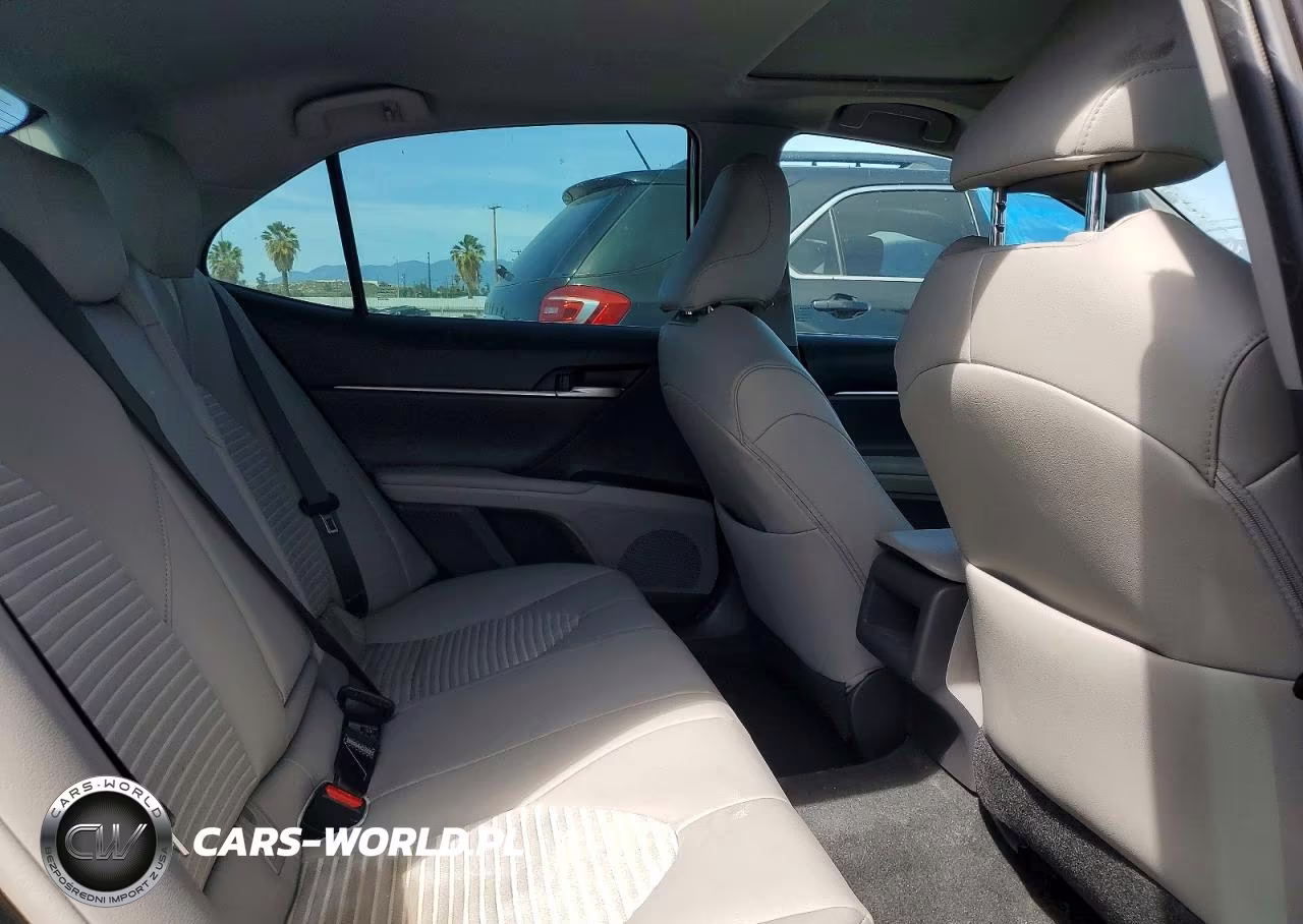 2018 Toyota Camry Se VIN:4T1B11HK4JU157070 - 10