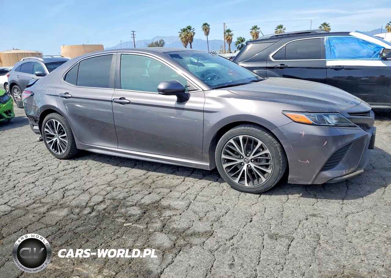 2018 Toyota Camry Se VIN:4T1B11HK4JU157070 - 4