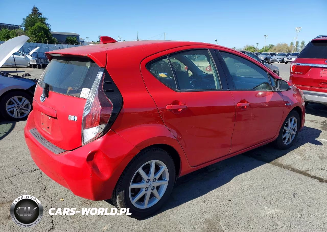 2015 Toyota Prius C Four VIN:JTDKDTB38F1093911 - 3