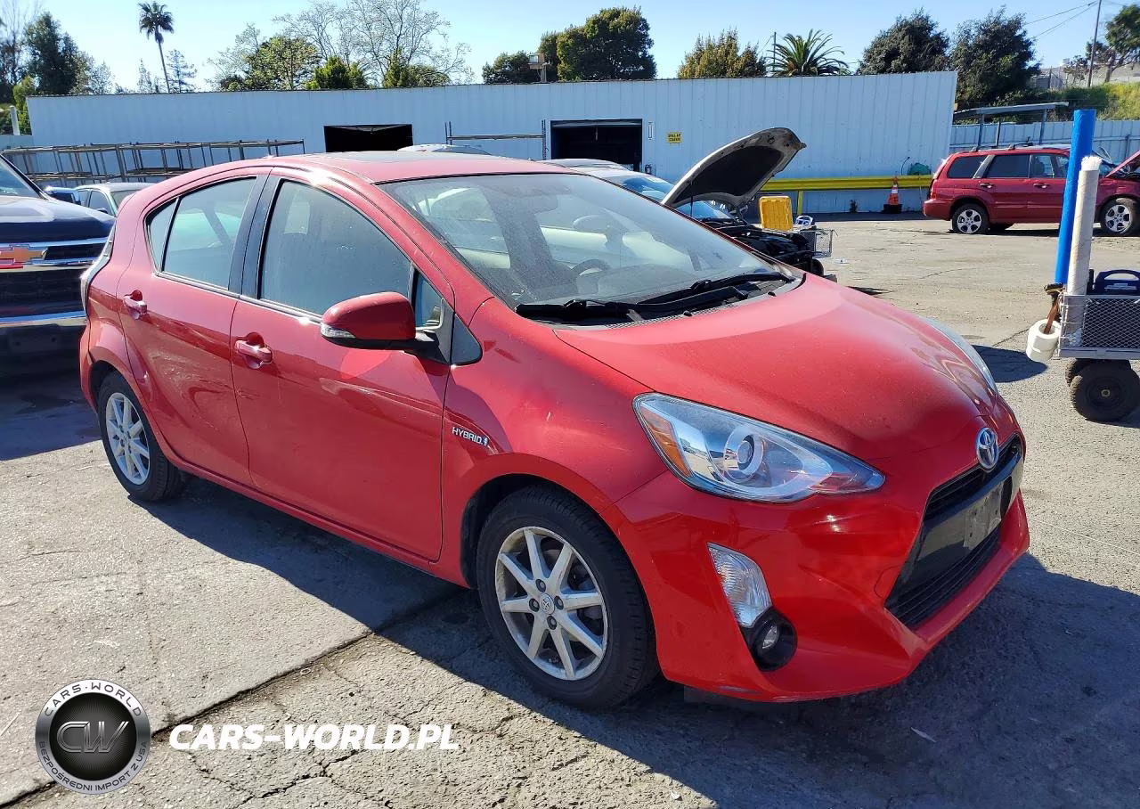 2015 Toyota Prius C Four VIN:JTDKDTB38F1093911 - 4