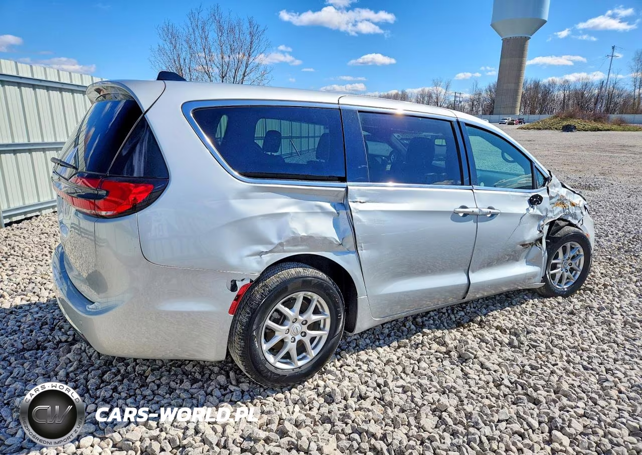 2026 Chrysler Pacifica Select VIN:2C4RC1BG2TR168974 - 3