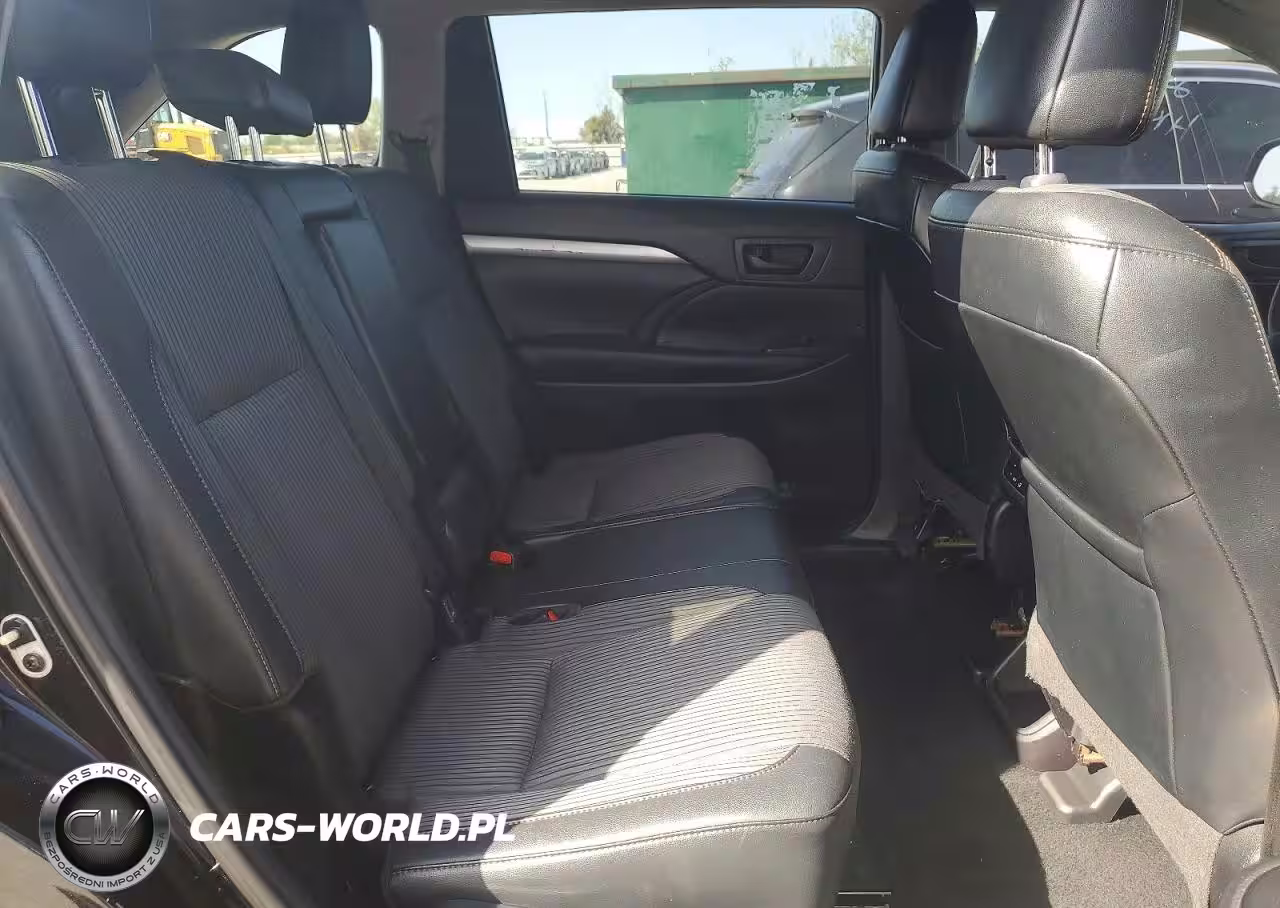 2019 Toyota Highlander Le Plus VIN:5TDZZRFH5KS341232 - 11