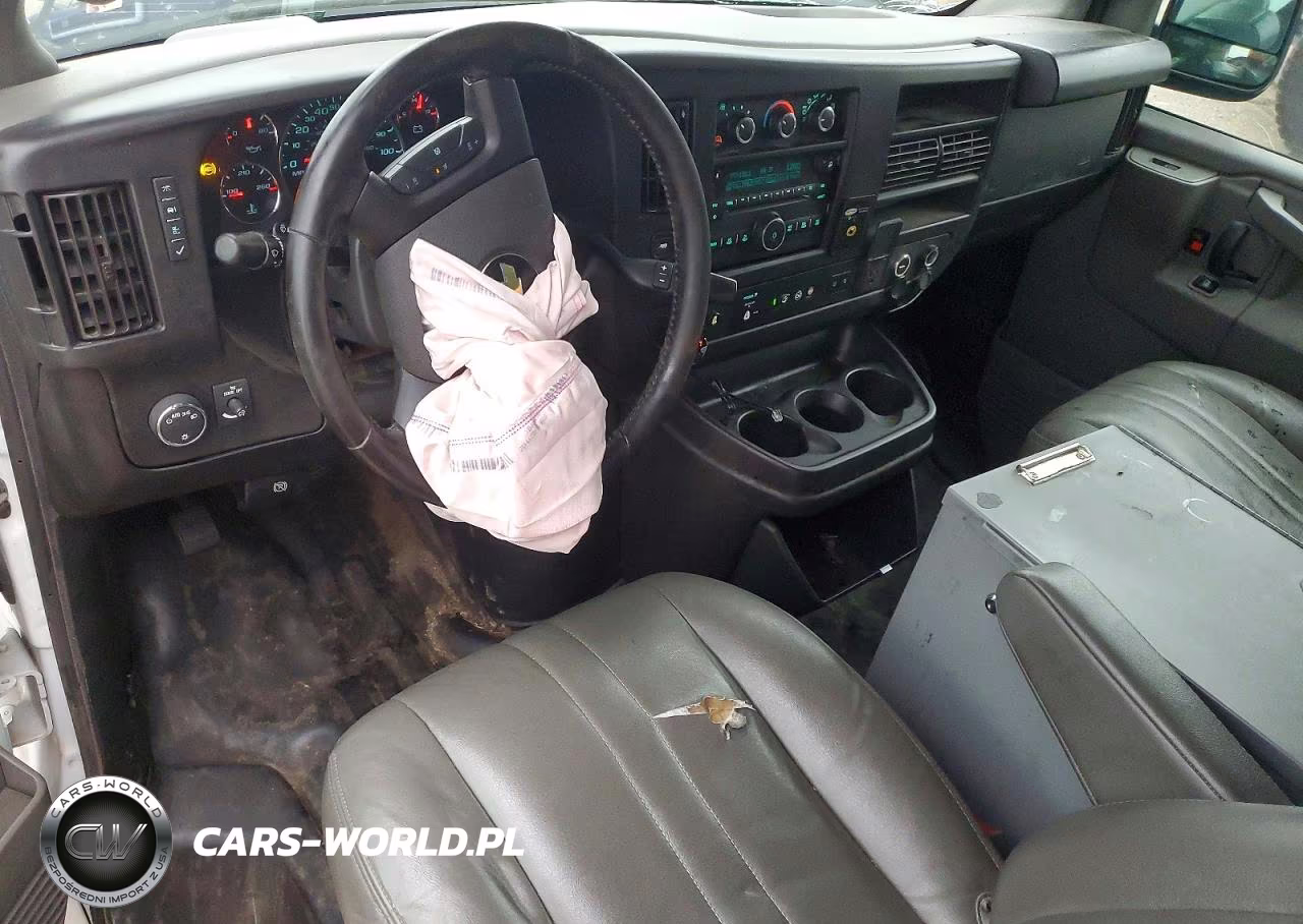 2020 Chevrolet Express G2500 Utility - Service Van VIN:1GCWGAFGXL1264714 - 8