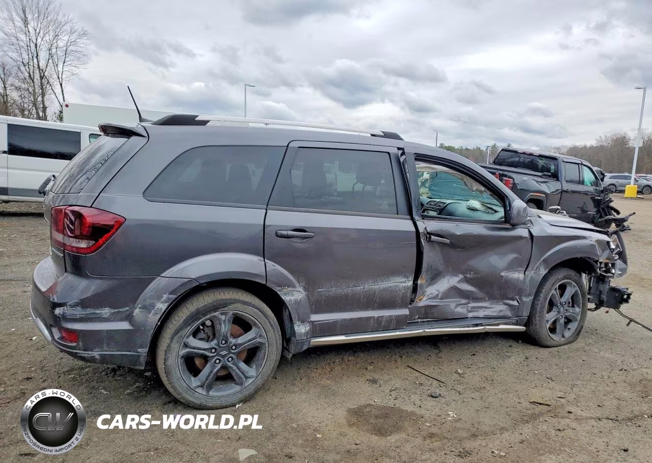 2020 Dodge Journey Crossroad VIN:3C4PDCGB4LT272425 - 3