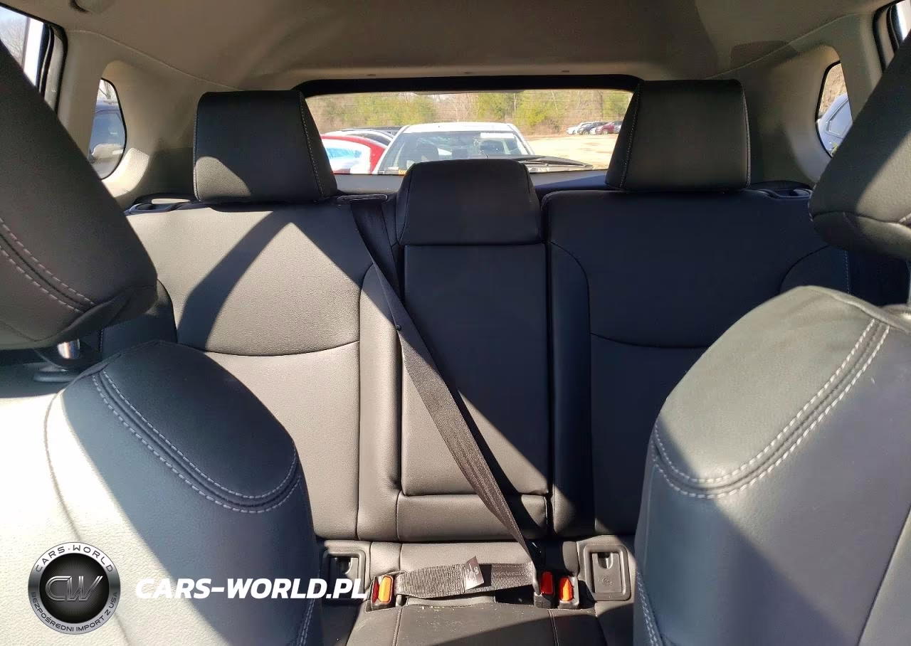 2026 Toyota Corolla Cross Xle VIN:7MUDAABG4TV165314 - 10