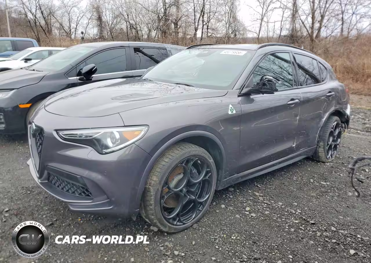 2023 Alfa Romeo Stelvio Quadrifoglio