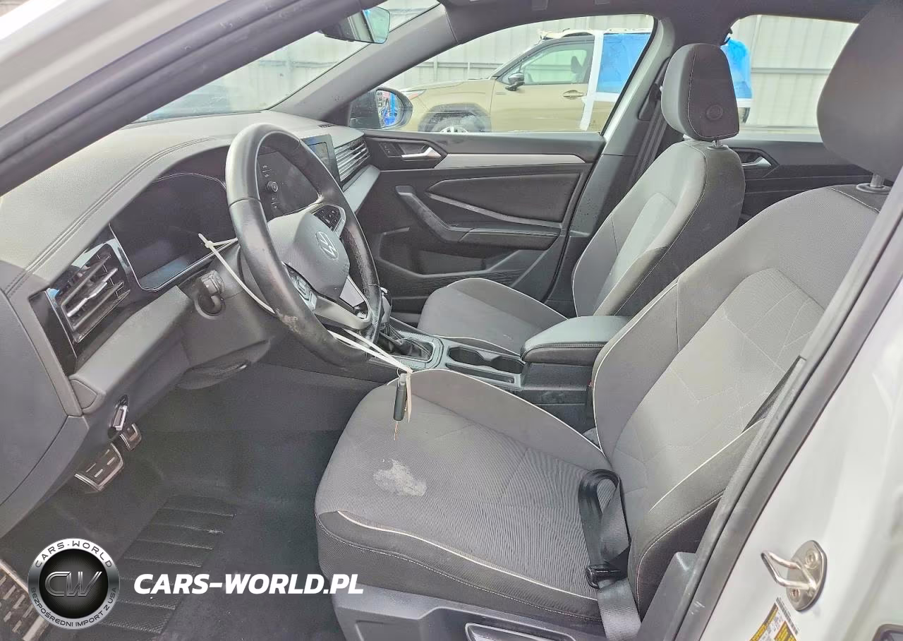 2025 Volkswagen Jetta Sport VIN:3VWBX7BU5SM067946 - 7