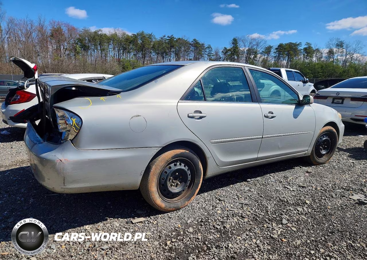 2003 Toyota Camry Xle VIN:4T1BE30K03U696560 - 3
