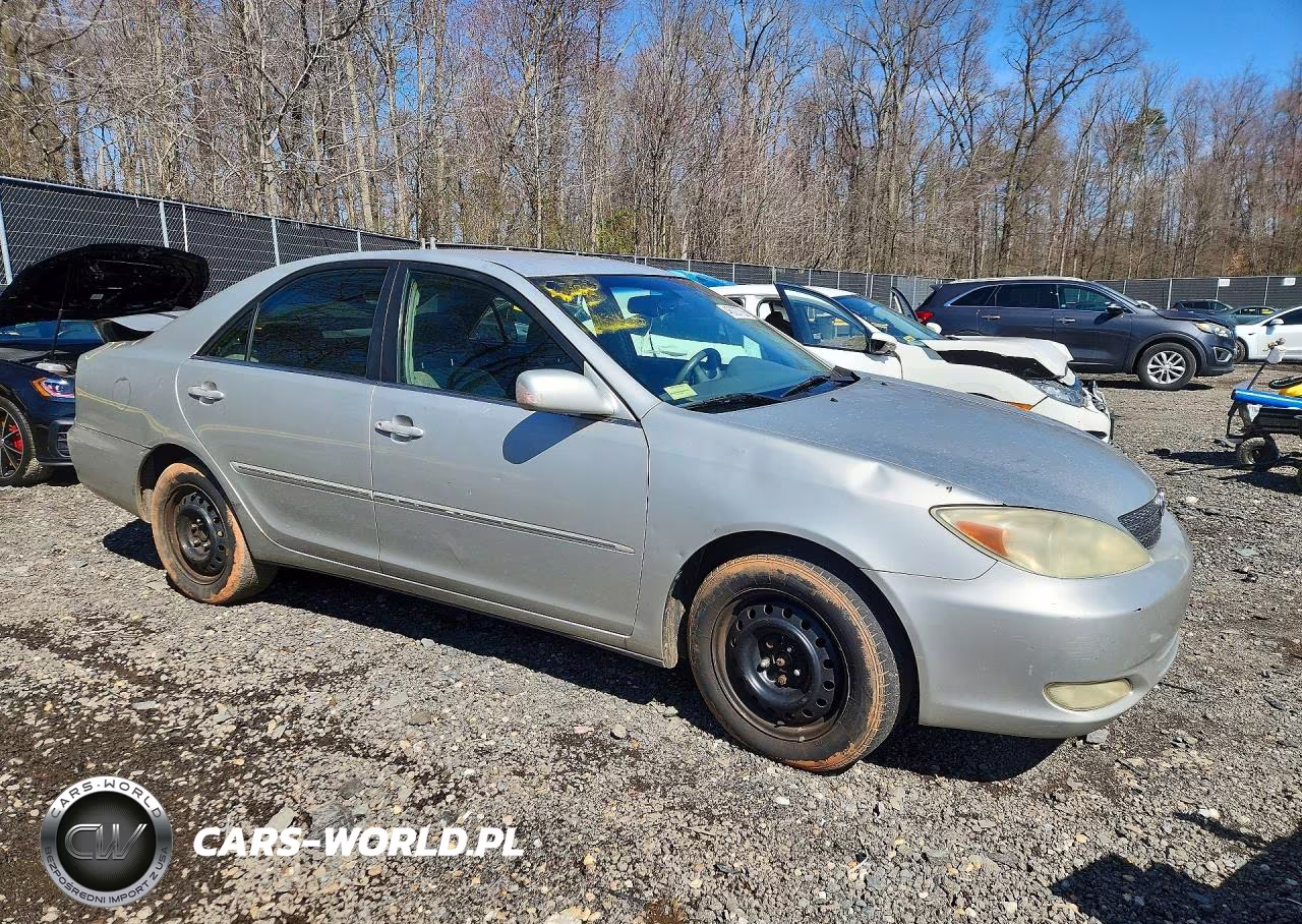 2003 Toyota Camry Xle VIN:4T1BE30K03U696560 - 4