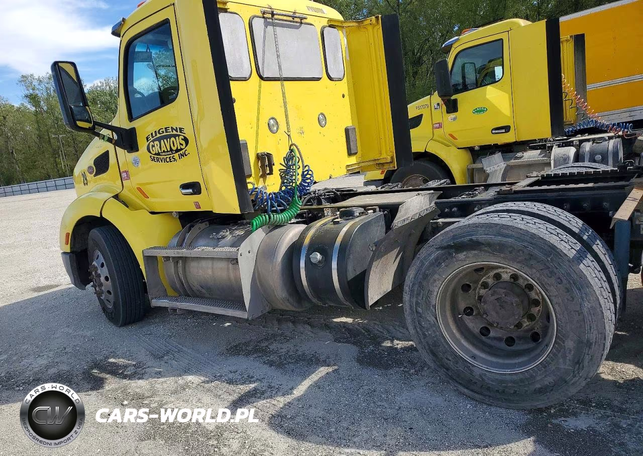 2017 Peterbilt 579 Semi Truck VIN:1XPBDP9X1HD410511 - 9