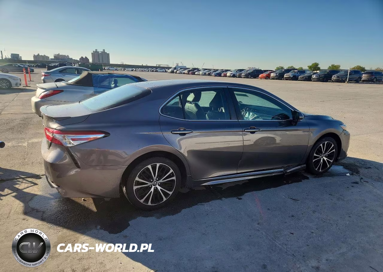 2018 Toyota Camry Se VIN:4T1B11HK5JU079804 - 3