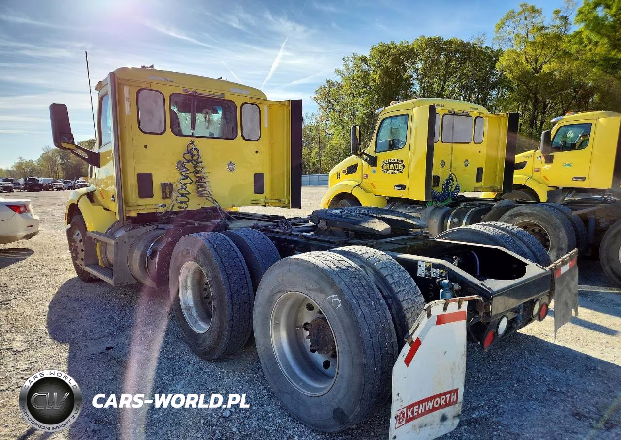 2017 Peterbilt 579 Semi Truck VIN:1XPBDP9X0HD410841 - 3
