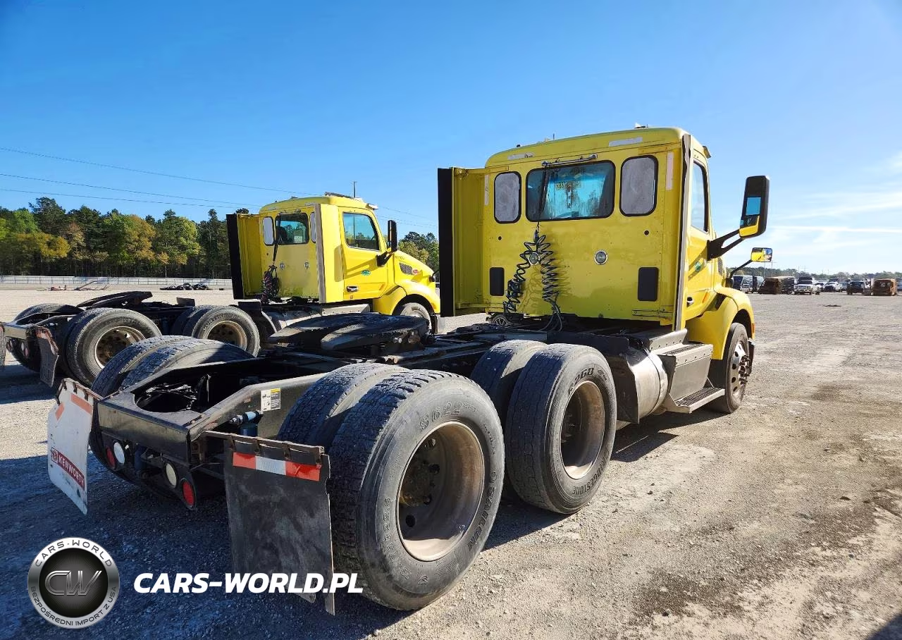 2017 Peterbilt 579 Semi Truck VIN:1XPBDP9X0HD410841 - 4